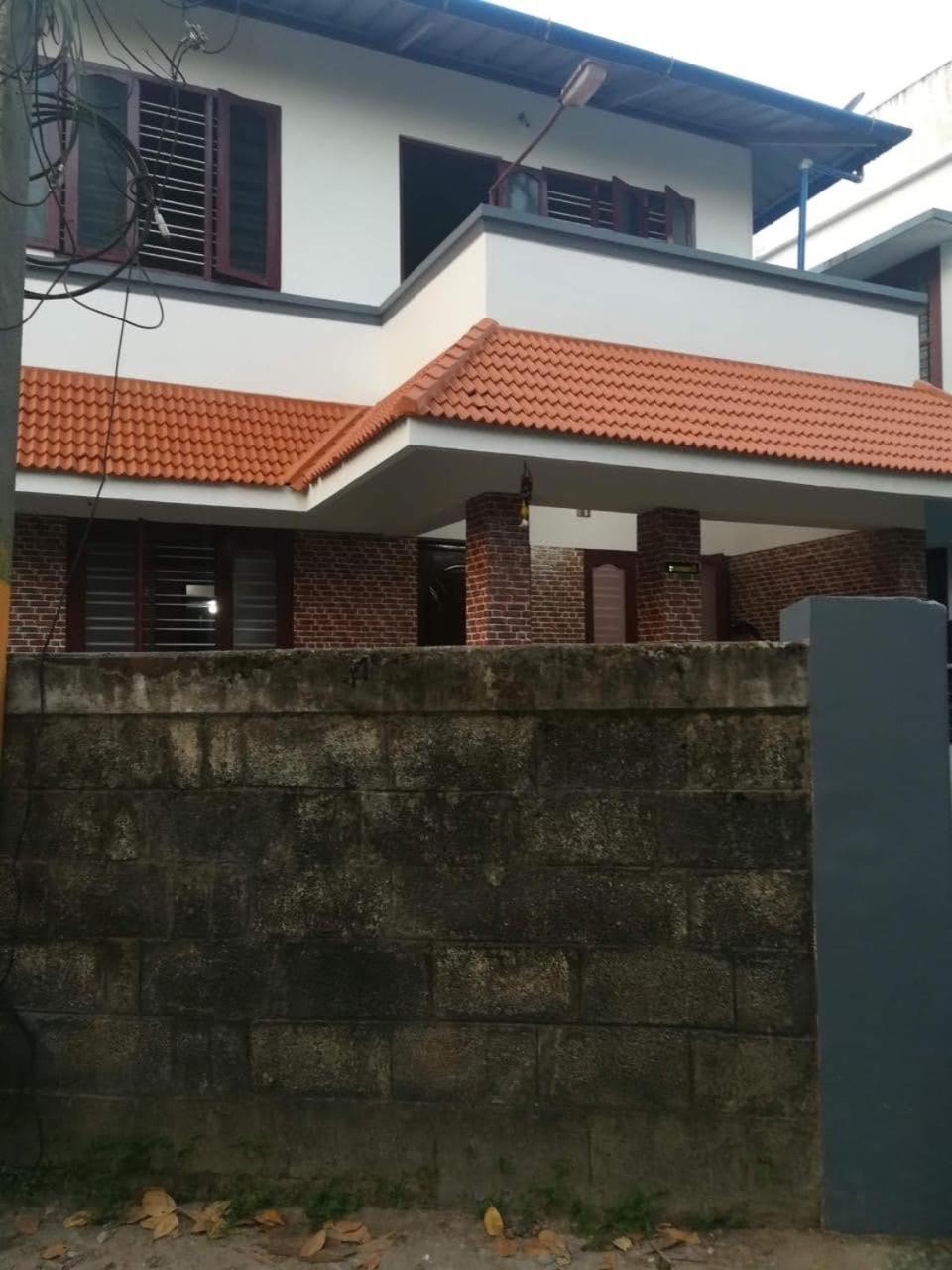 Trivi Manacaud Dormitory Hostel Thiruvananthapuram Exterior photo